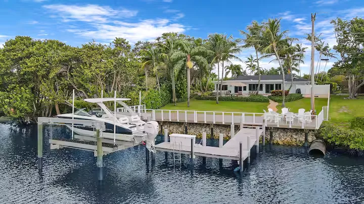 Rentals With Boat Dock Florida: Finding Waterfront Homes in Deerfield Beach and Palm Coast
