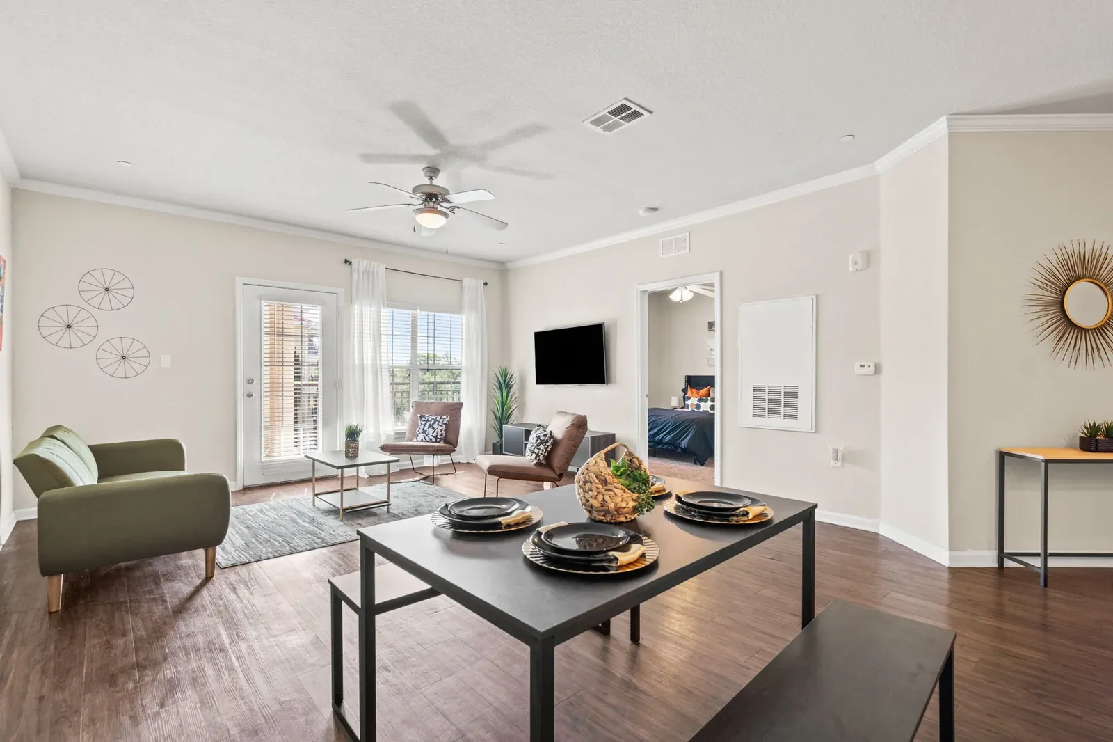 Advantages of Short-Term Rentals for Newcomers