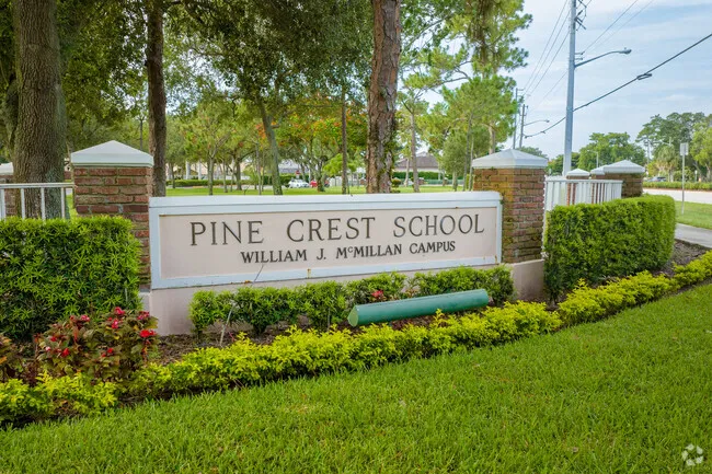Pine Crest School
