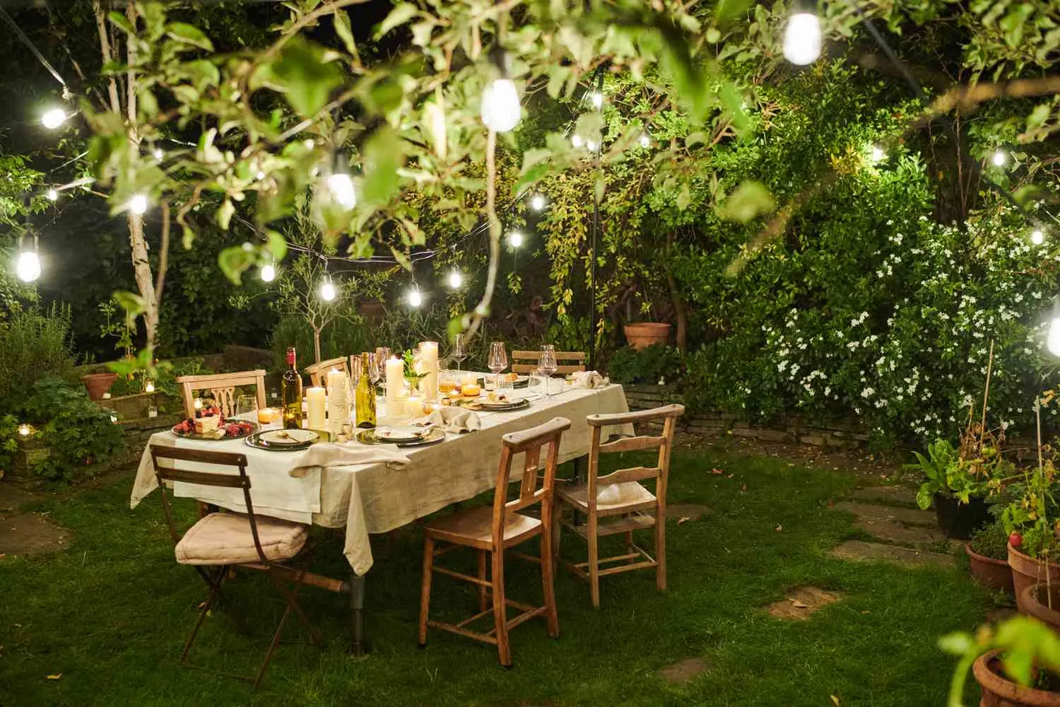 How to Host a Backyard Dinner Without Owning the Backyard