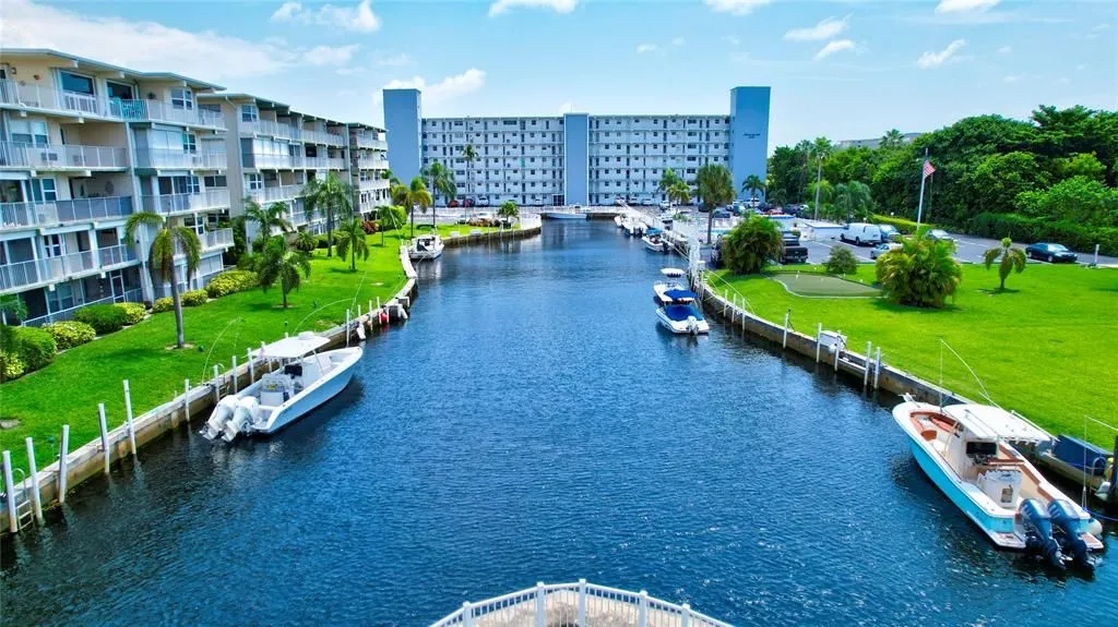 Boat,Trailer & RV rules: Intracoastal-adjacent Boca/Deerfield condos vs. Palm Coast canal neighborhoods—what leases/HOAs allow
