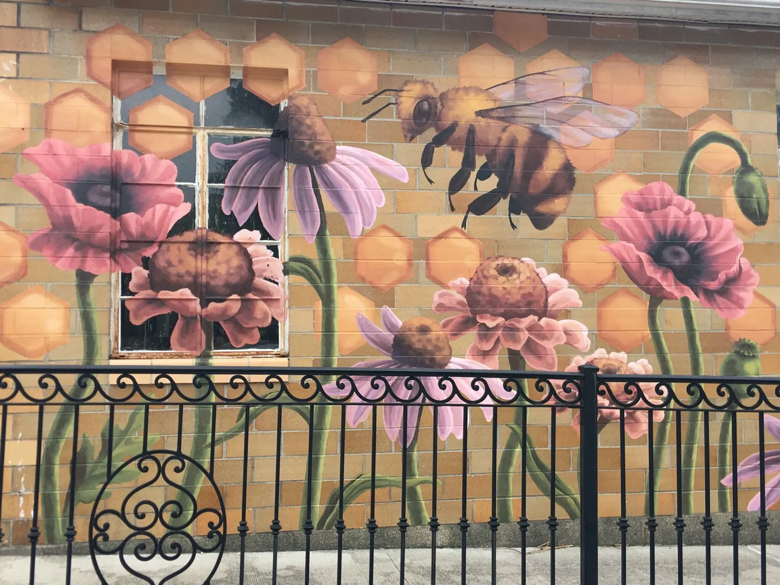 Bee Mural in Old Town