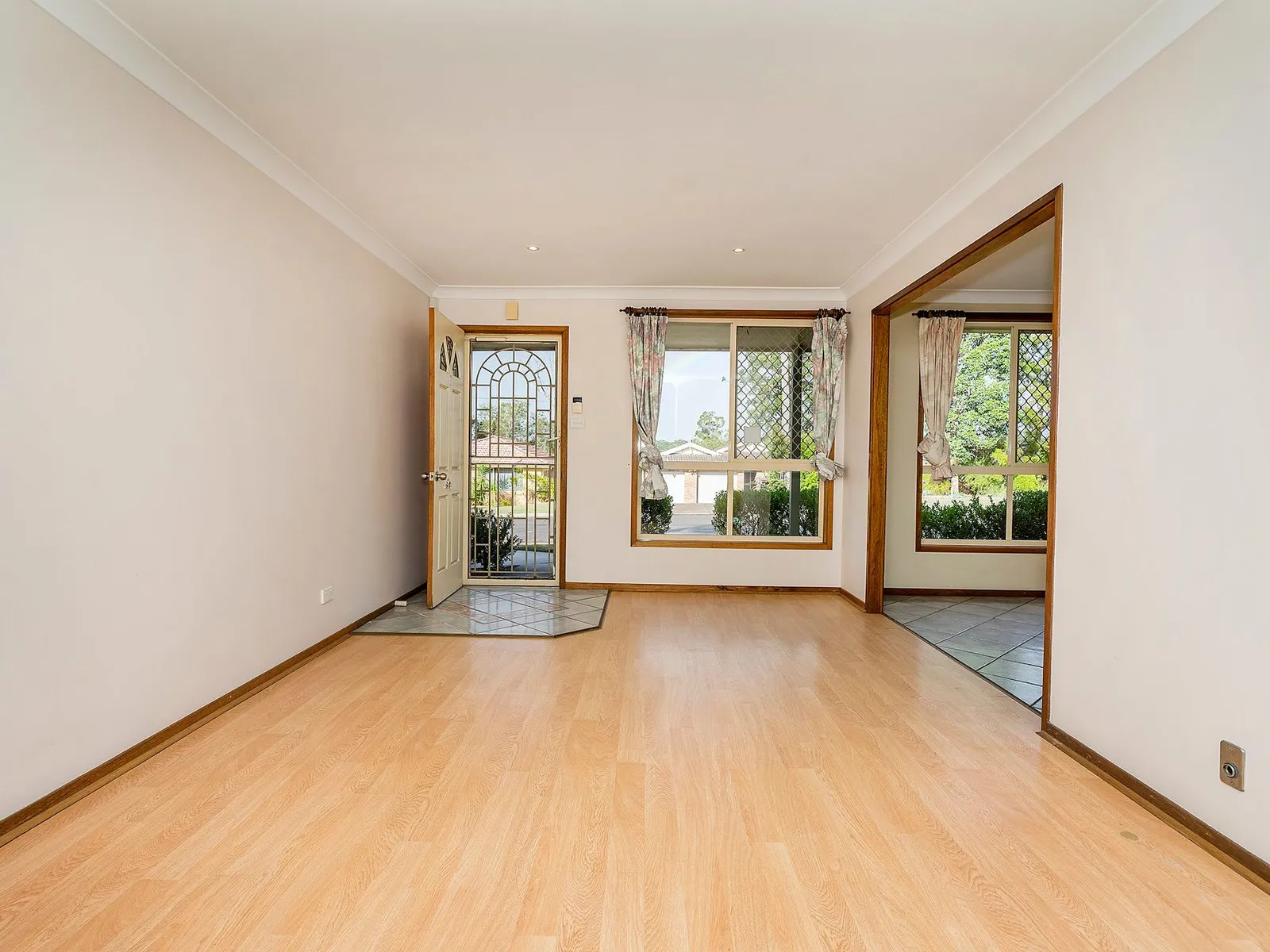 Cost Differences Between Furnished and Unfurnished Rentals