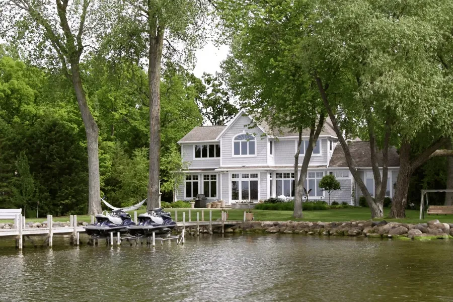 Waterfront Perks: Why Living Near the Water Feels Like a Lifestyle Upgrade