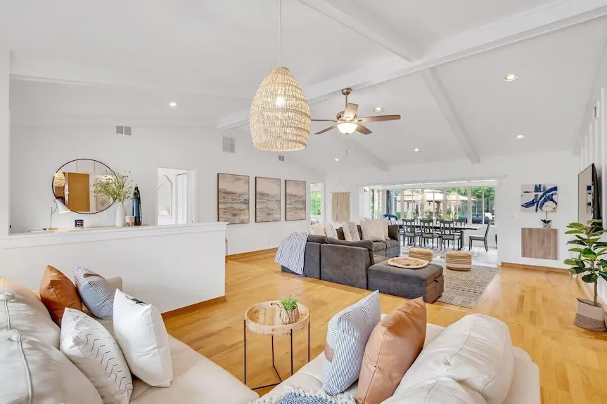 Luxury Heated Pool Home on Saltwater Canal with Tiki: An Entertainer's Paradise in Palm Coast 