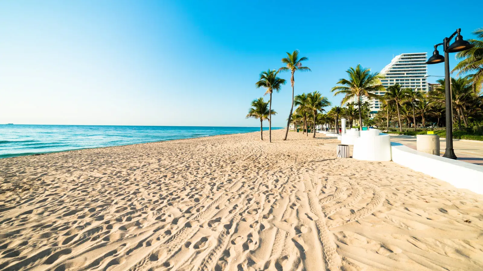 Beaches and Waterfronts Proximity to the ocean or other scenic waterfronts is a top priority for many snowbirds.