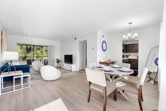 The Benefits of Renting with Oasis Rentals Versus Traditional Apartments