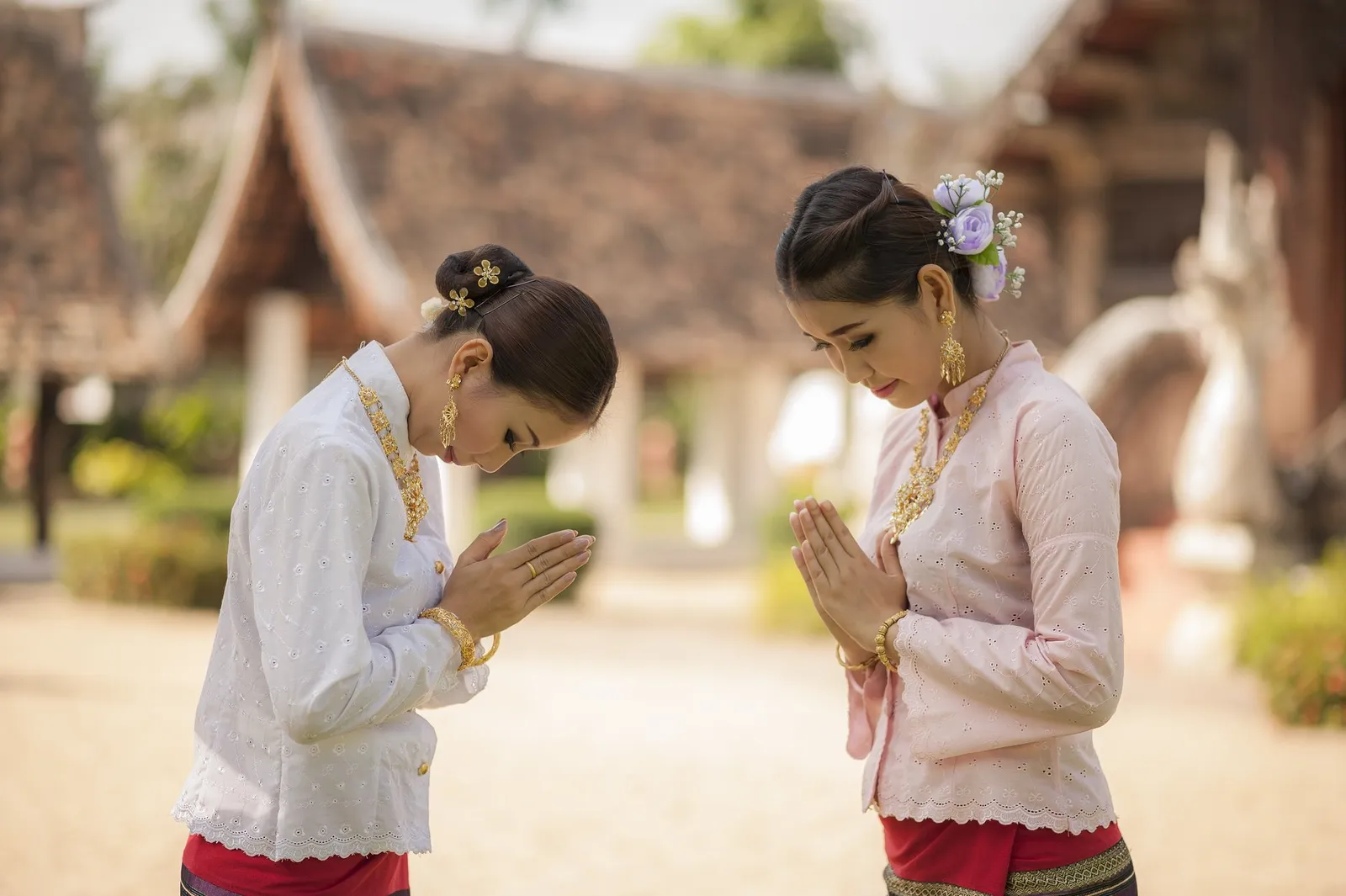 You’re Not a Tourist If You Know These Three Local Hand Gestures