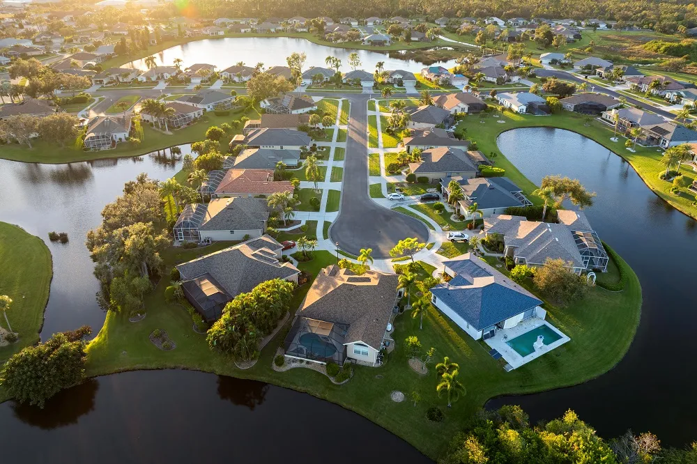 Community and Lifestyle Perks of Renting Near Water