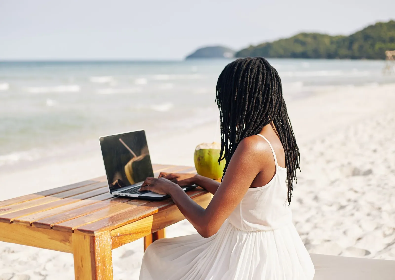  Healthy Work-Life Balance: Coastal Wellness for Remote Workers Embracing Wellness by the Water