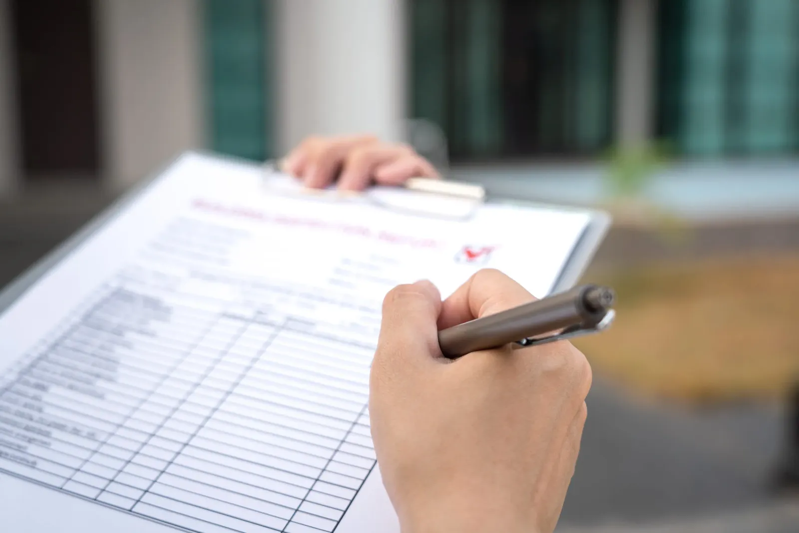 Exterior & Common Access: What to Record During Your Move-In Walkthrough