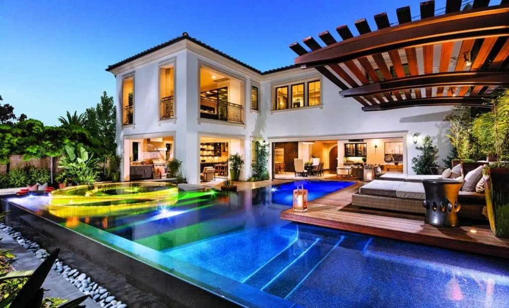 Resort-Style Amenities 