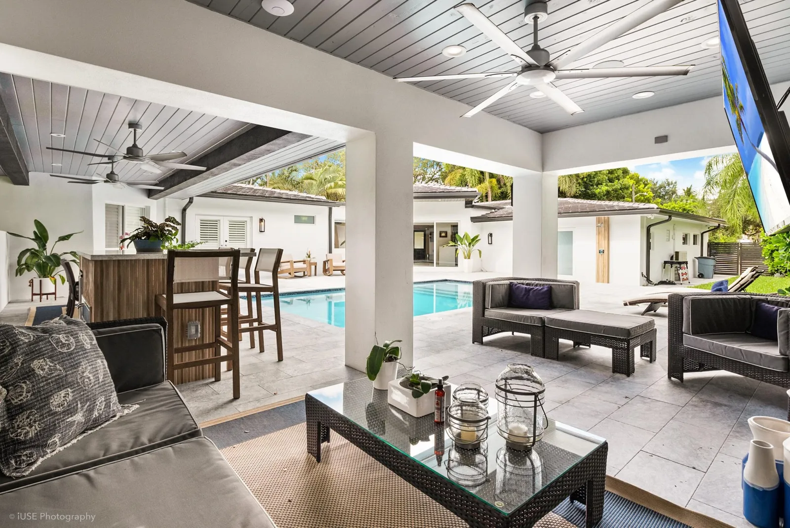 Indoor-Outdoor Integration & Climate Adaptation: Florida’s Signature Home Design