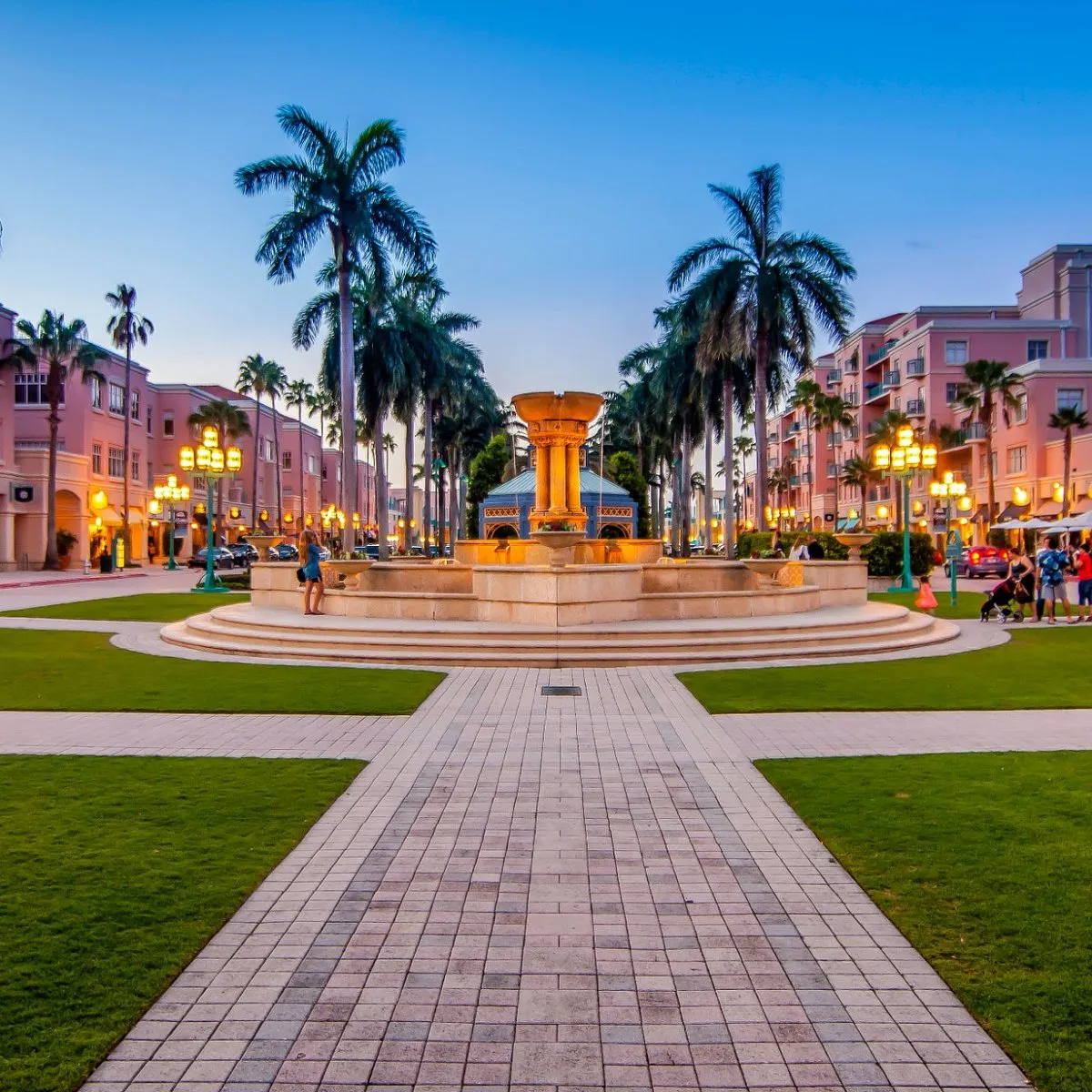 Why Renters Love Boca Raton's Shopping and Dining Scene