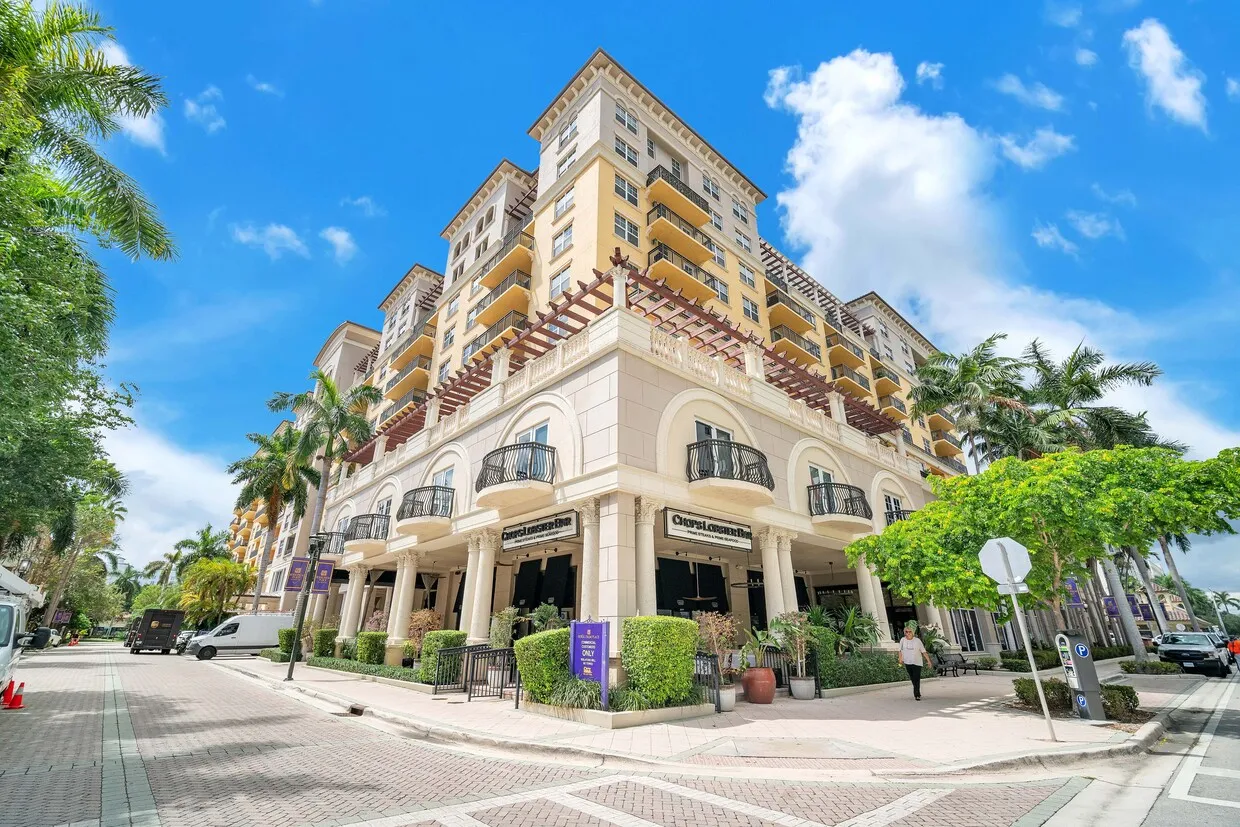 Royal Palm Place shops plaza shopping in Boca Raton