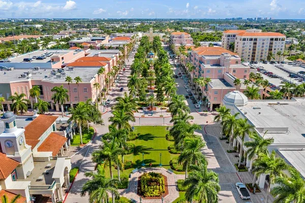 Mizner Park: Boca Raton’s Elegant Shopping and Cultural Destination