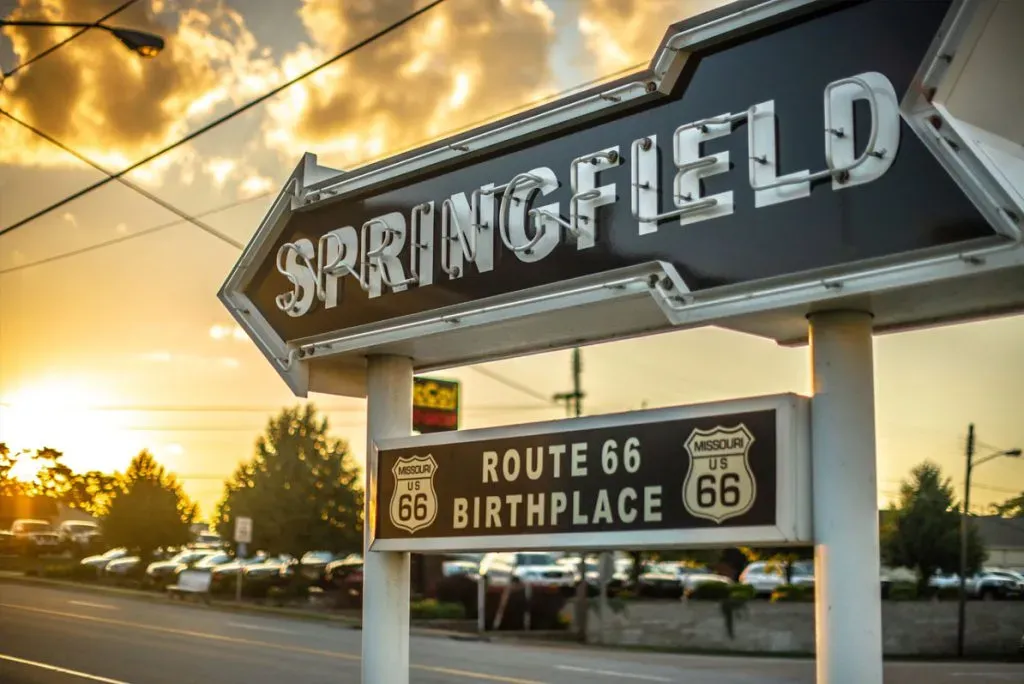 The Strange Story Behind Peculiar Lane in Springfield, Missouri