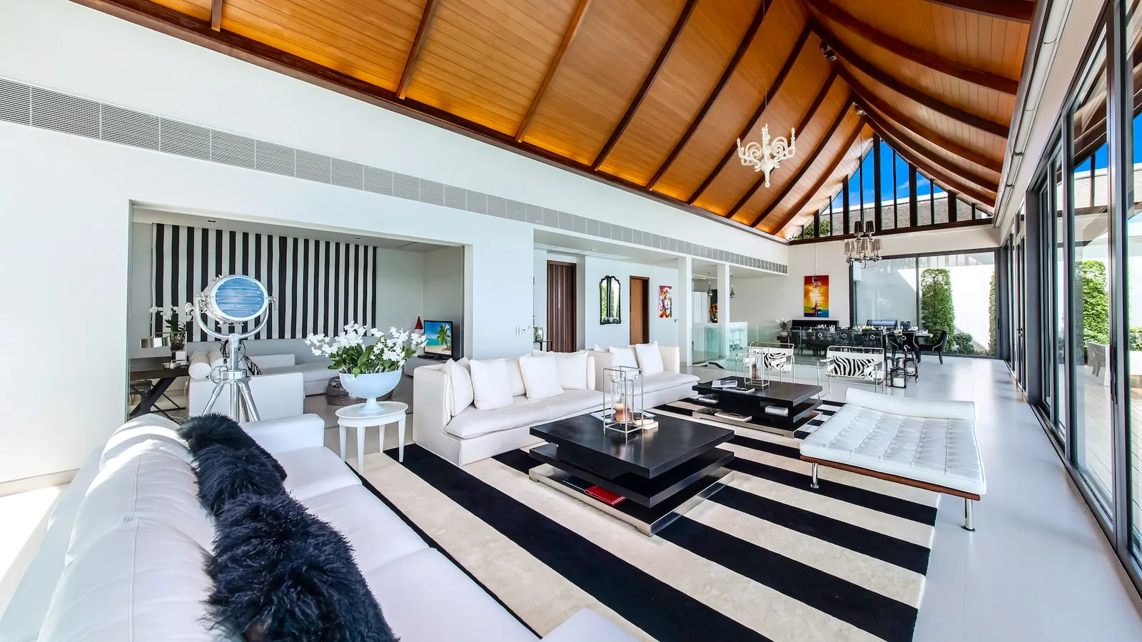 Advanced Smart Home Features in Luxury Rentals