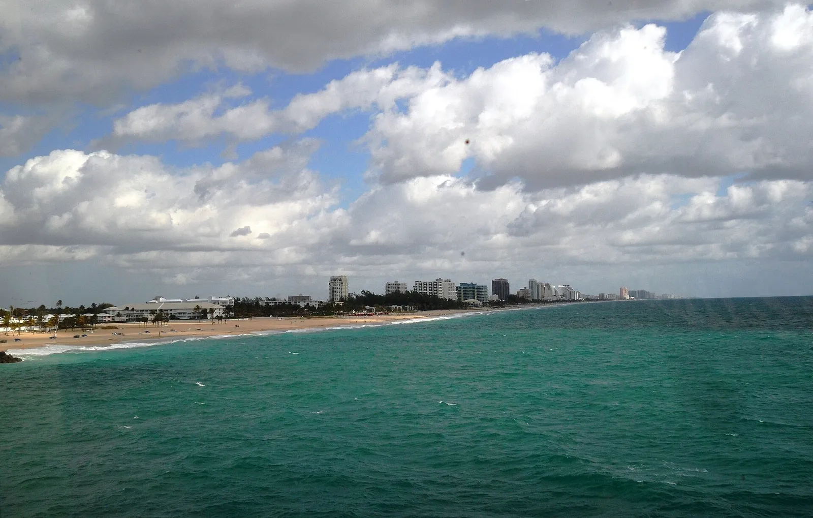 Atlantic shoreline and turquoise water at Fort Lauderdale Beach